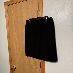Worthington Size 12 Solid Black Knee-Length Straight/Pencil Skirt - EUC